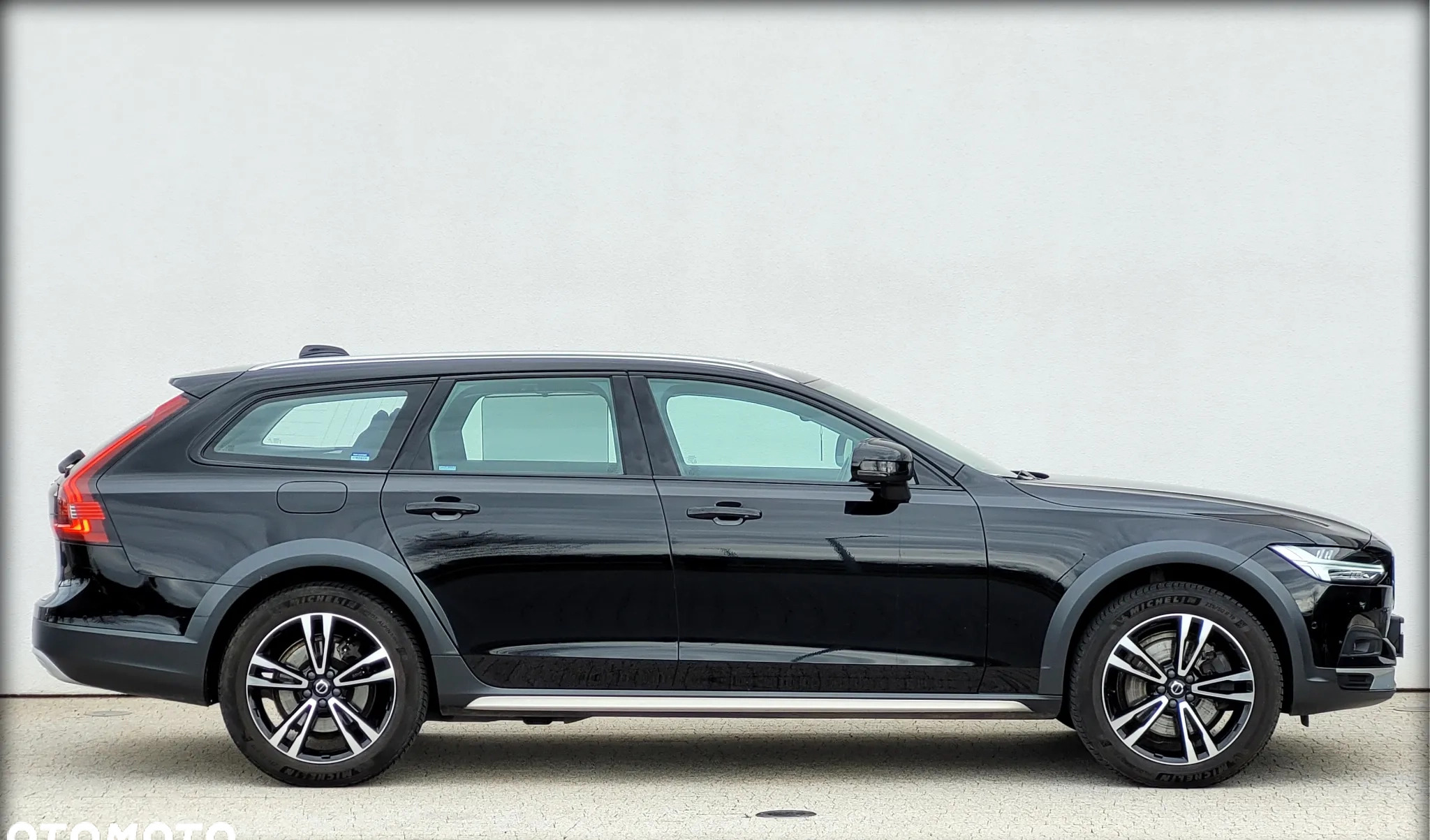 Volvo V90 Cross Country cena 215500 przebieg: 81200, rok produkcji 2021 z Koluszki małe 631